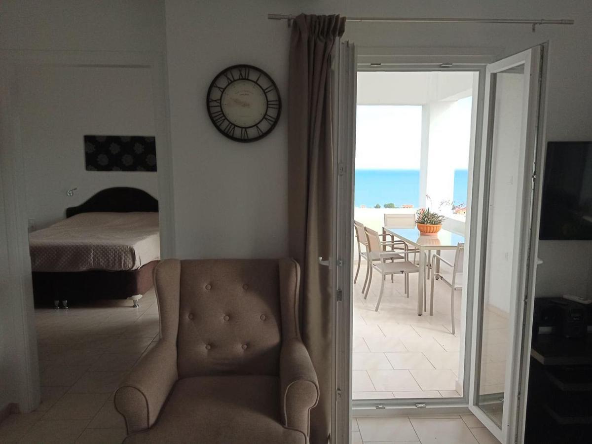 Thea Apartment Agia Marina Exterior foto